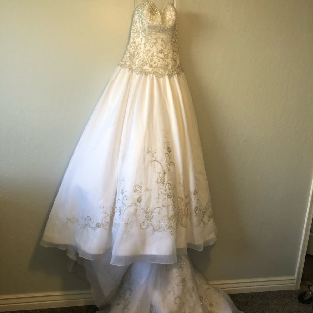 NWT WEDDING DRESS! Beads, sweetheart, train, bride